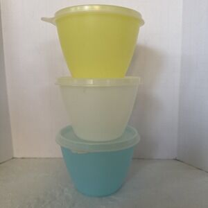Vintage Tupperware Pastel Storage Bowls  #148-31 Set Of 3 With Lids Made USA